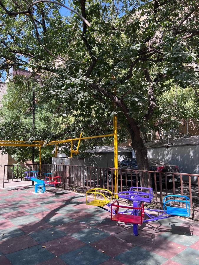 Vernisaj Apt At Republic Square & Ruben Tours Yerevan Exterior photo